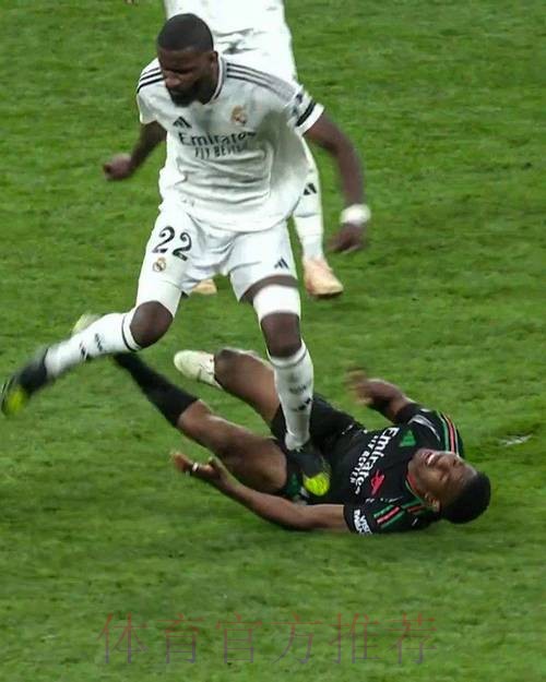 在法兰克福机场误解并辱骂一名球迷 吕迪格道歉